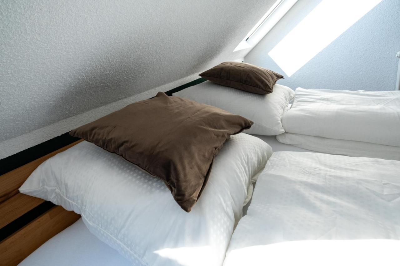 Nature Terminal Apartment - Unterwegs Zuhause Steinenbronn Exteriör bild
