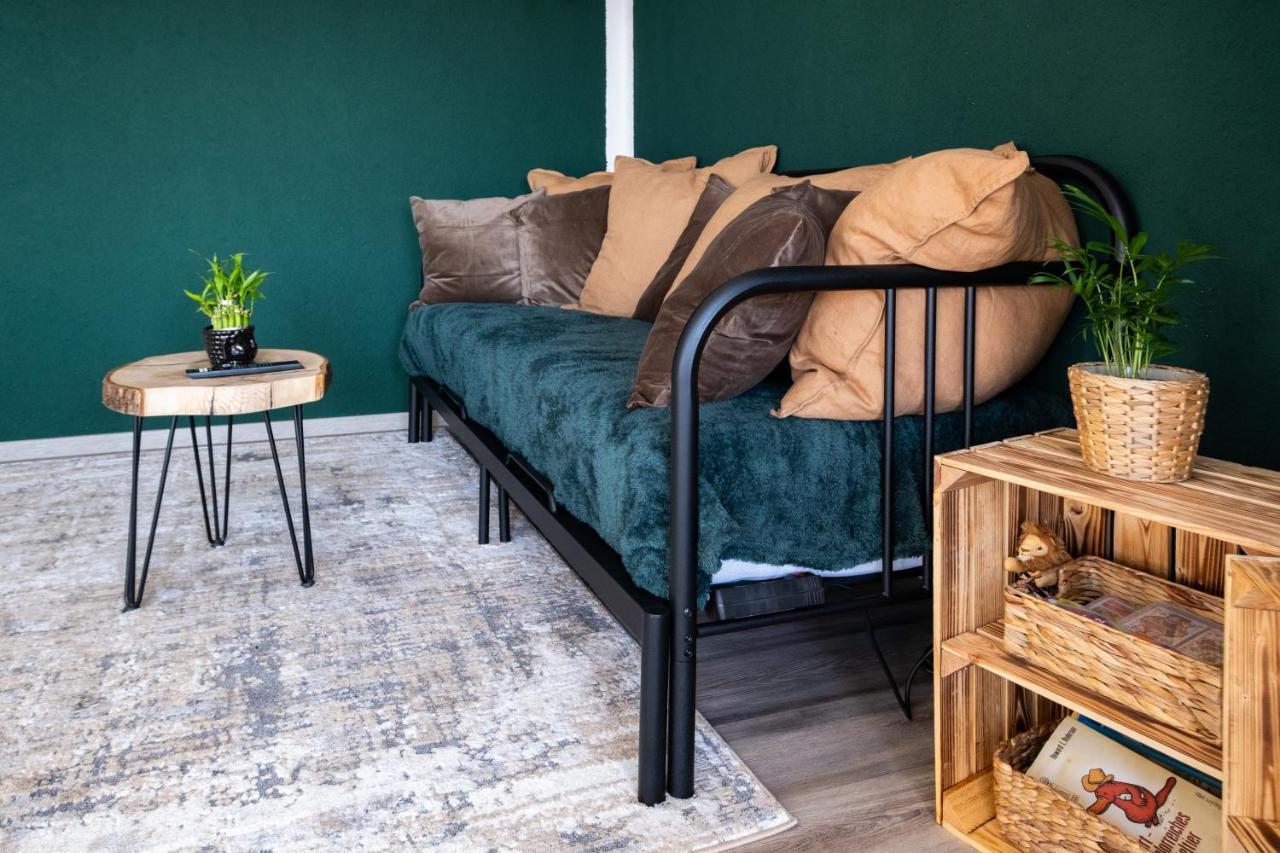 Nature Terminal Apartment - Unterwegs Zuhause Steinenbronn Exteriör bild